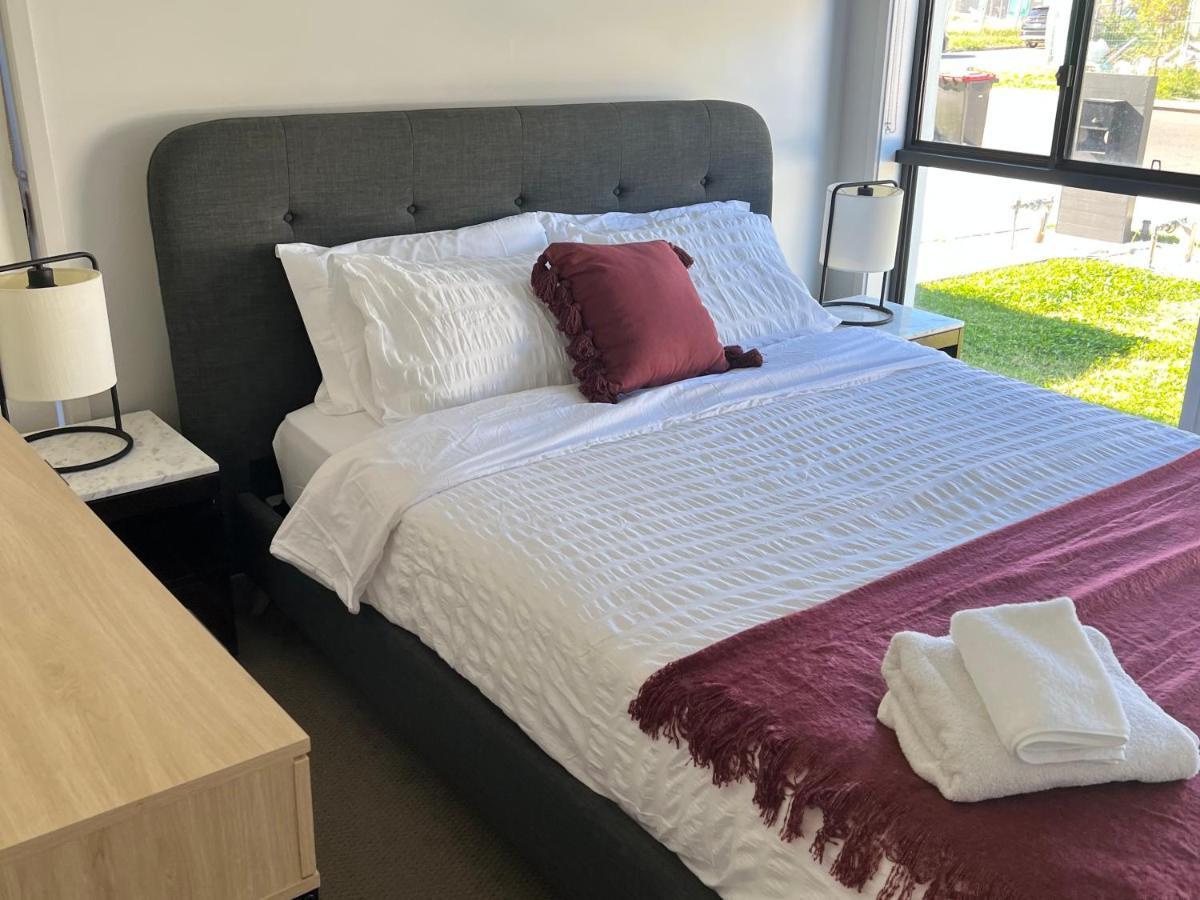 A Private Ensuite With Ac And Tv Austral Exterior photo